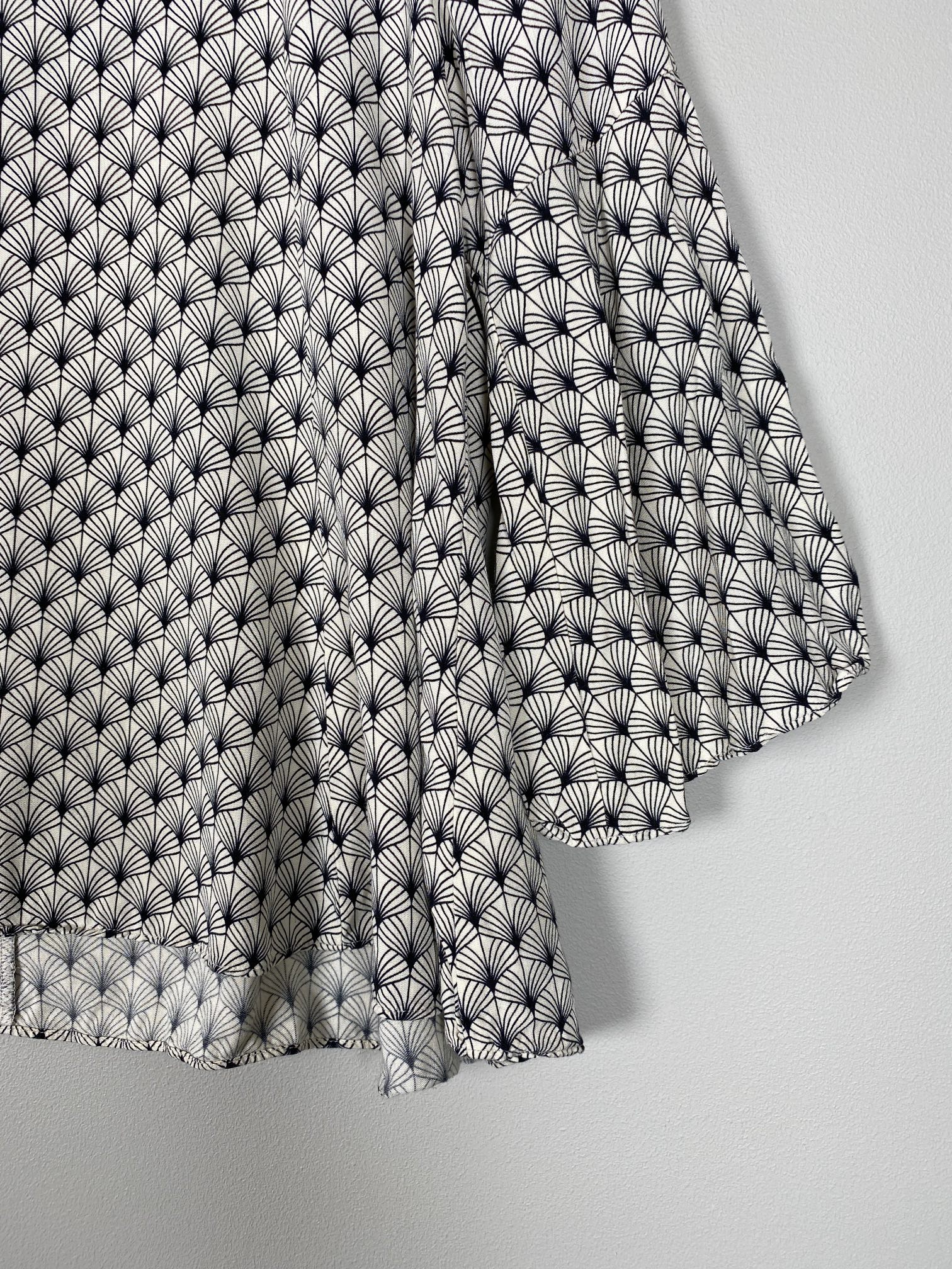 Part Two str. 36 <br/> hvid og sort mønstret bluse - Billede 2