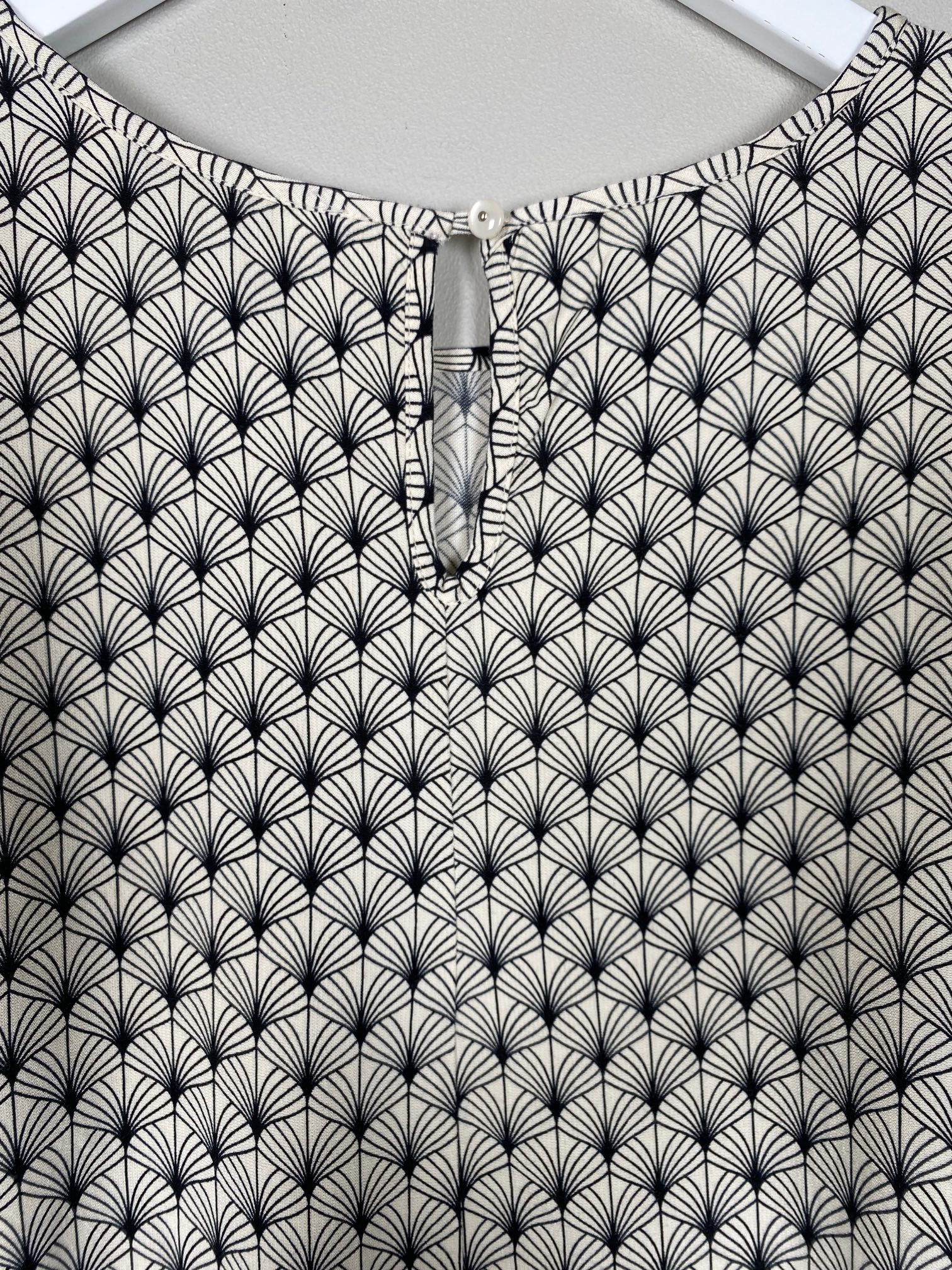 Part Two str. 36 <br/> hvid og sort mønstret bluse - Billede 3