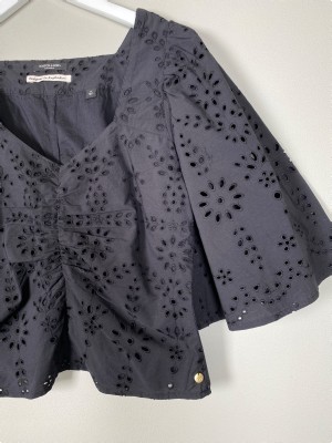 Scotch & Soda str. 36 <br/> sort bluse med hulmønster