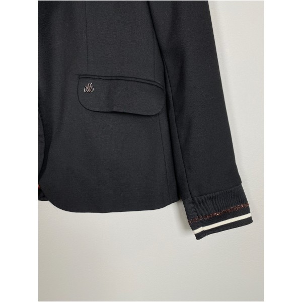 Mos Mosh str. 38 <br/> sort blazer med stribedetalje ved ærmerne - Billede 2