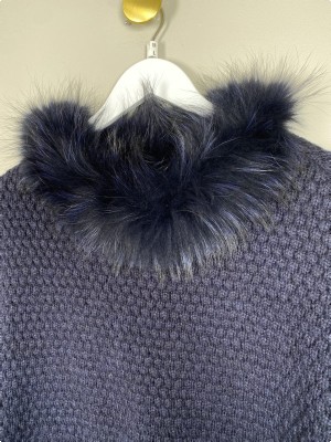 Furst str. M/L <br/> strik poncho med pels