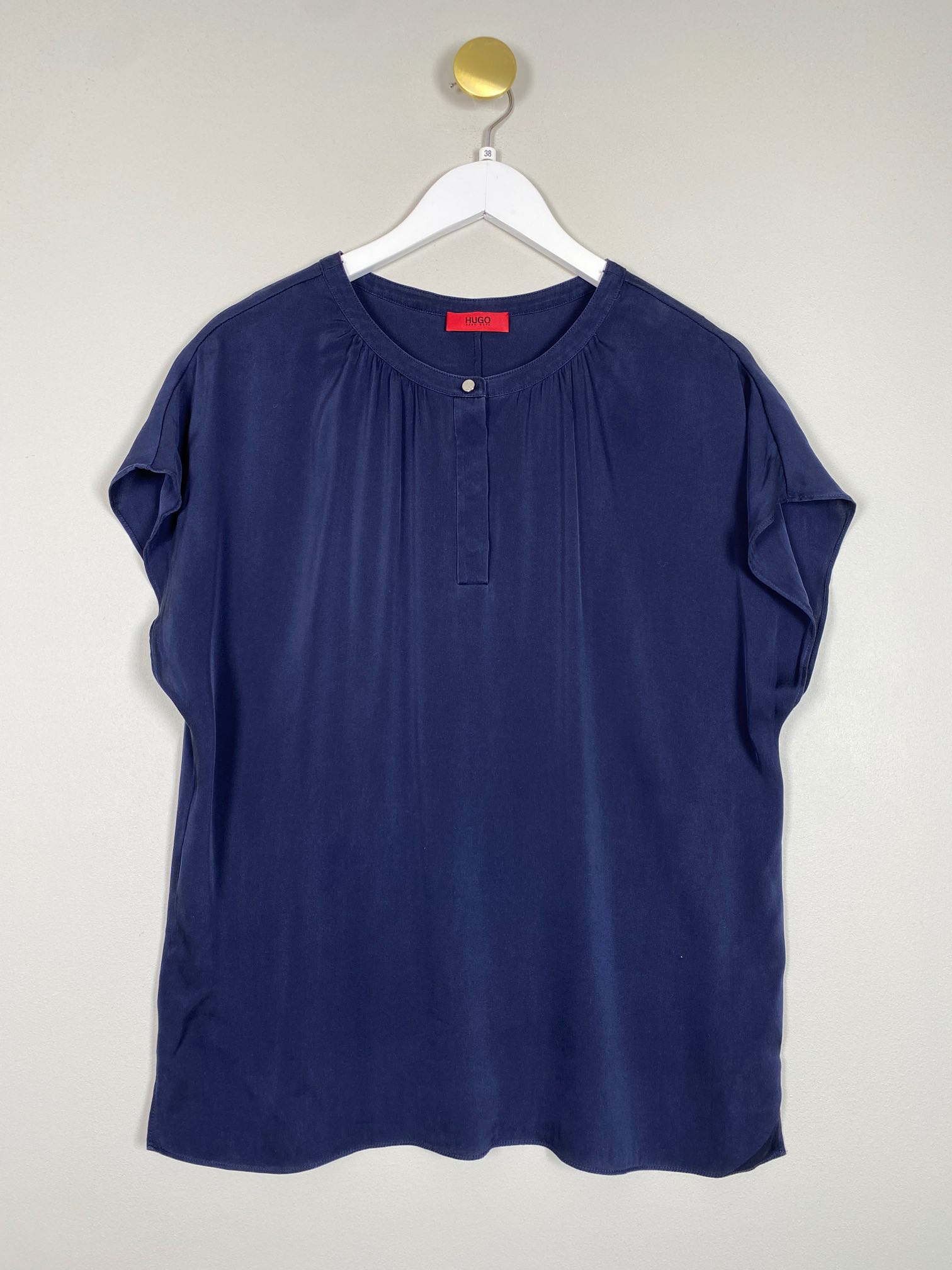 Hugo Boss str. 38 <br/> navy bluse med korte ærmer