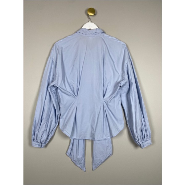 H&M str. 38 <br/> lyseblå skjorte med bindebånd i hals - Billede 3