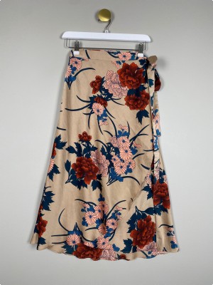 Neo Noir str. M <br/> slå-om nederdel med blomster