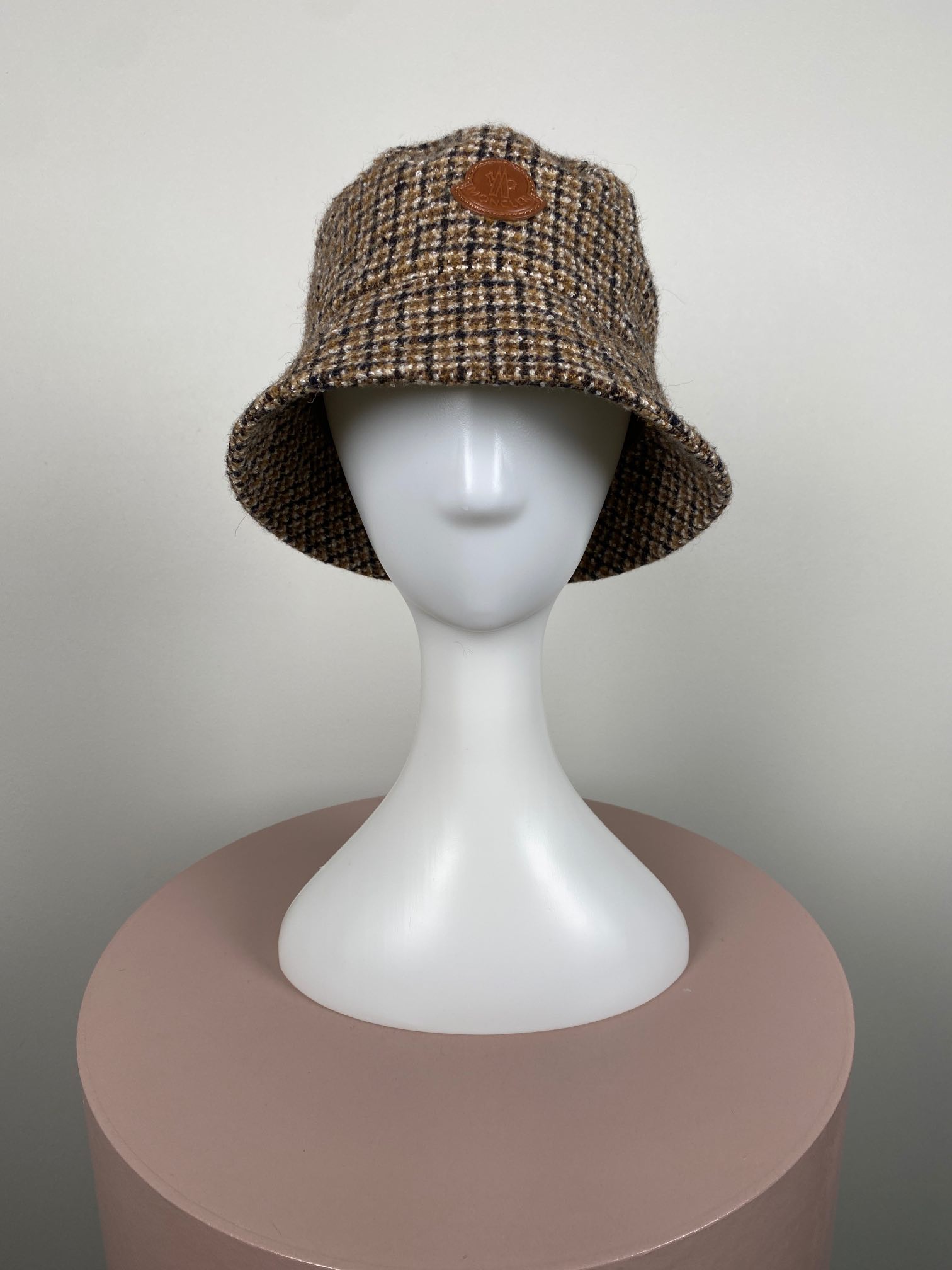 Moncler str. S <br/> tweed bøllehat
