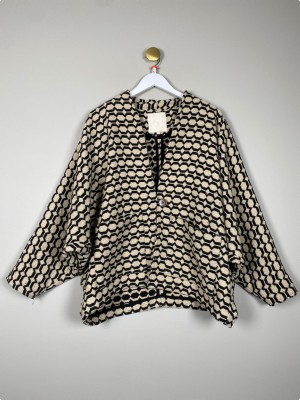 Gossia str. L/XL <br/> sort og råhvid jakke