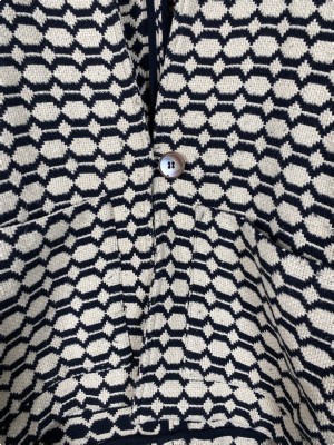 Gossia str. L/XL <br/> sort og råhvid jakke