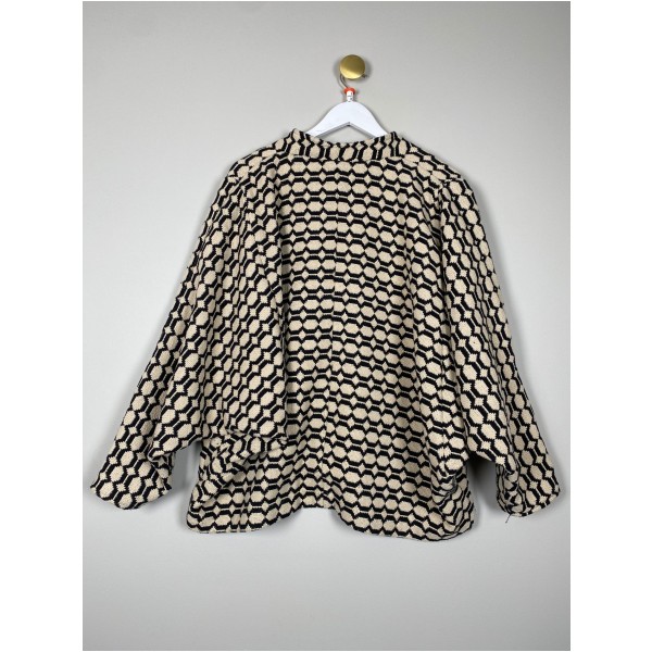 Gossia str. L/XL <br/> sort og råhvid jakke - Billede 3