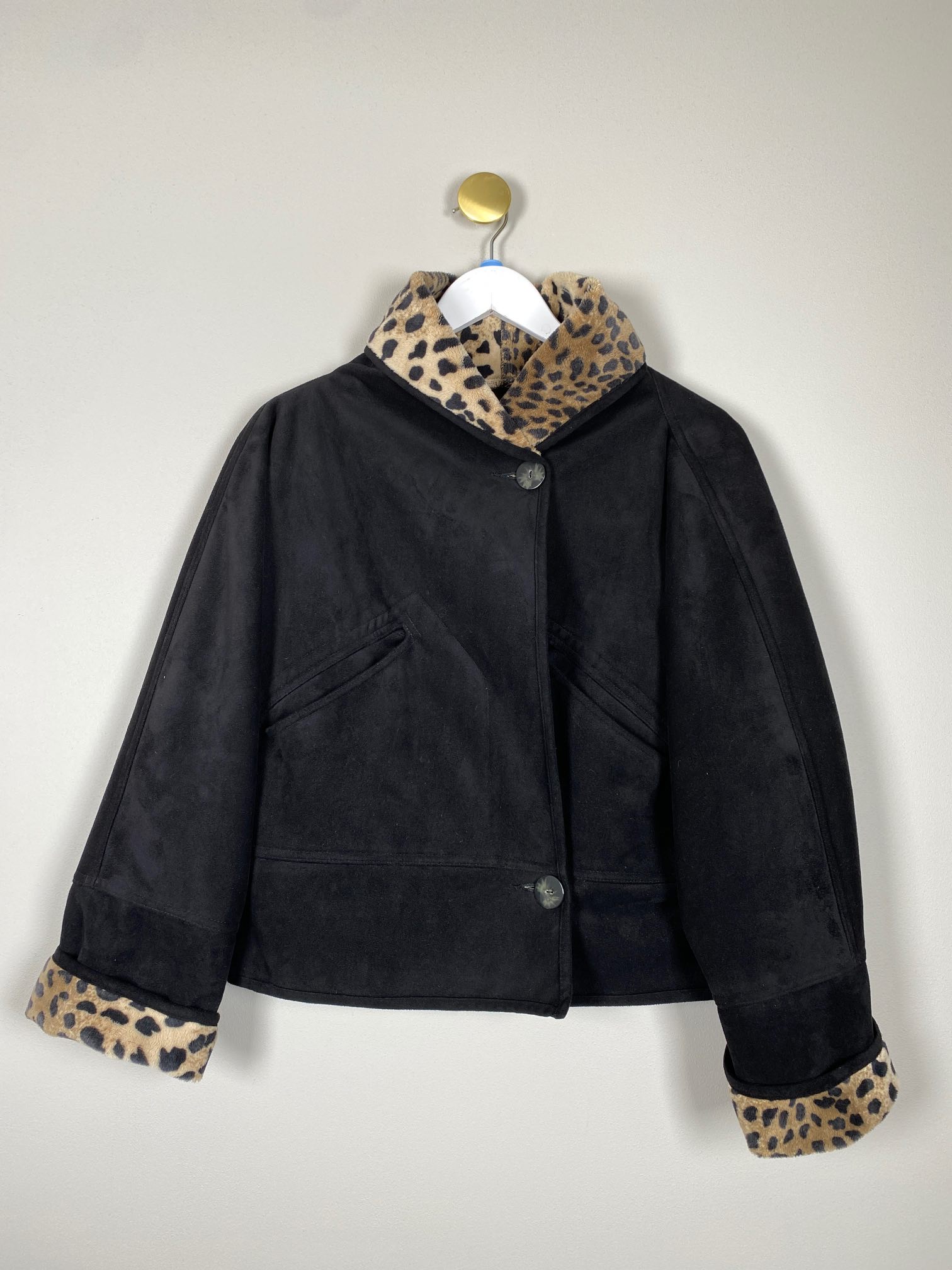 Bitte Kai Rand str. L <br/> jakke med leopardprint på krave og ærmer