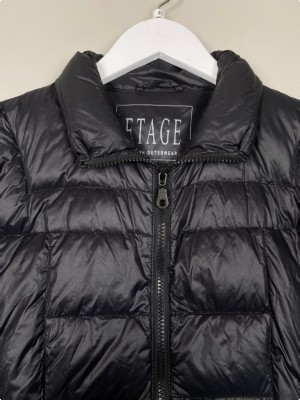 Etage str. 40 <br/> sort dunjakke