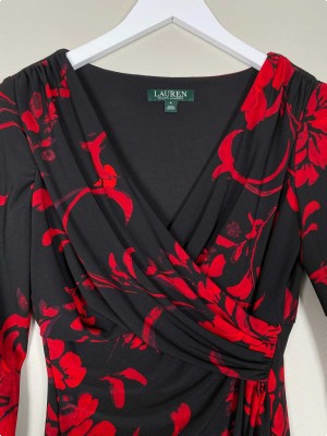 Ralph Lauren str. S <br/> sort kjole med rødt mønster