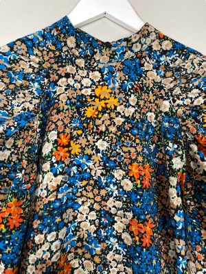 Vero Moda str. S <br/> blomster mønstret bluse
