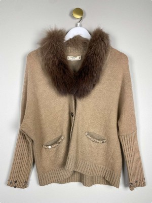Interdee str. S/M <br/> brun cardigan med pelskrave og sten på lommer
