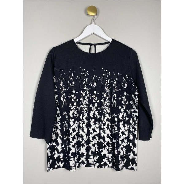 Sort bluse str. M <br/> med hvidt mønster