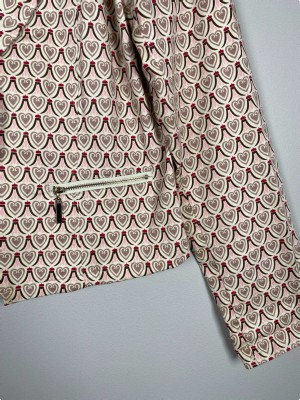 Sao Paulo str. 40/42 <br/> kort blazer med hjertemønster
