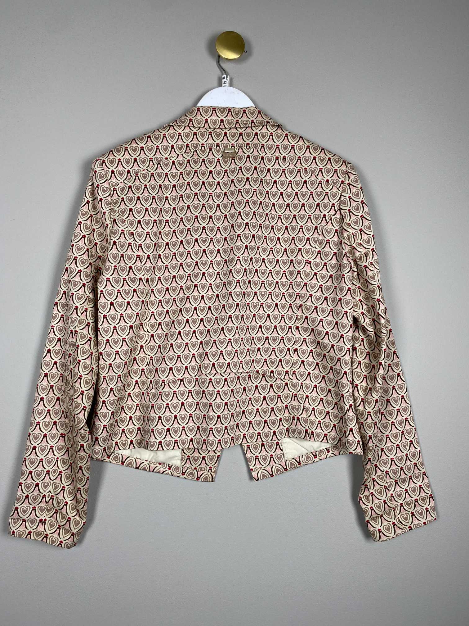 Sao Paulo str. 40/42 <br/> kort blazer med hjertemønster - Billede 3