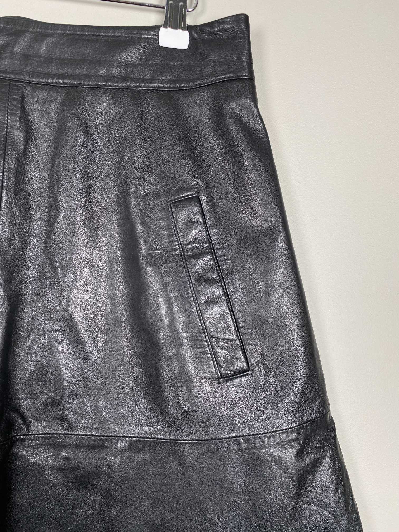 Mads Nørgaard str. 36 <br/> sort lædernederdel - Billede 2