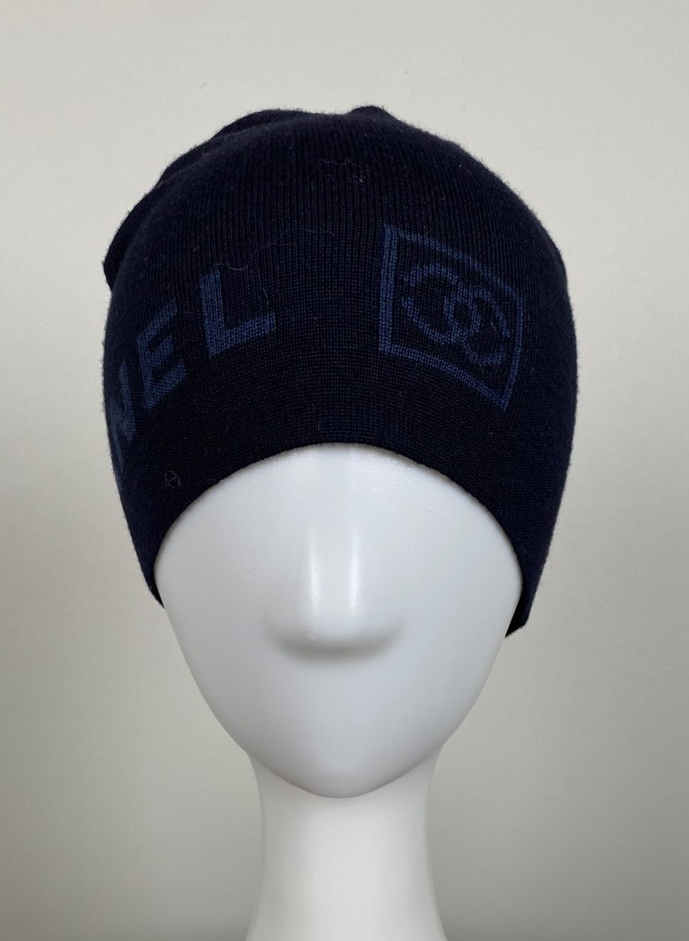 Chanel str. onesize <br/> sort hue med logo