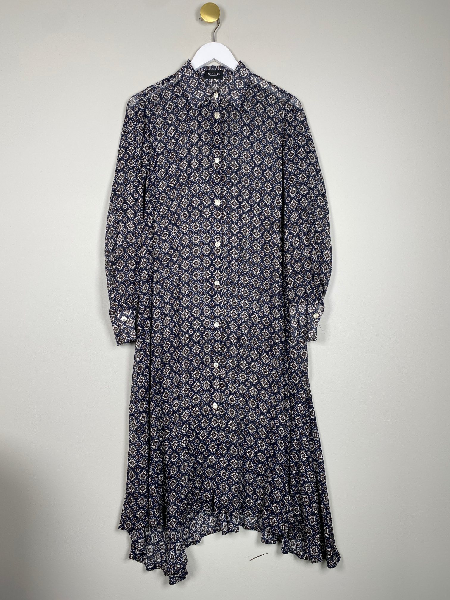 Sand str. 38 <br/> lang mønstret kjole, semi transparent