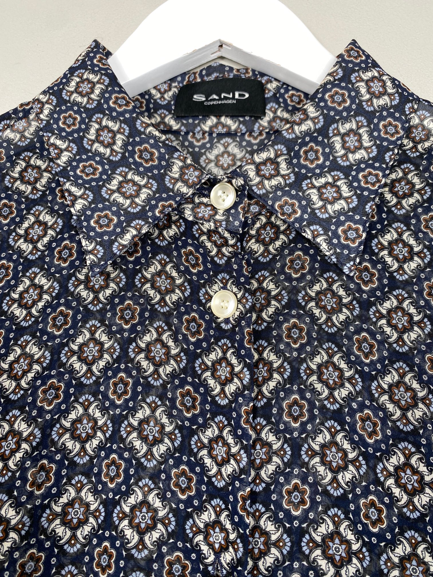 Sand str. 38 <br/> lang mønstret kjole, semi transparent - Billede 2