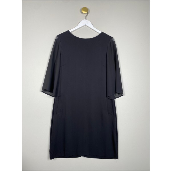 Sand str. 40 <br/> sort kjole med transparente ærmer