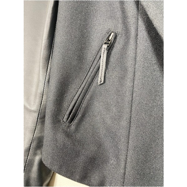 Sand str. 38 <br/> kort sort blazer med skindærmer - Billede 3