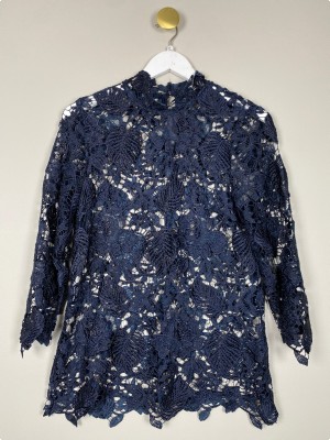 Blå blondebluse str. 36