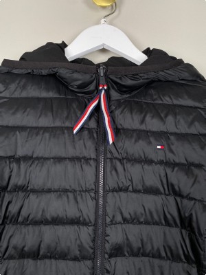 Tommy Hilfiger str. 34 <br/> vendbar letvægtsjakke