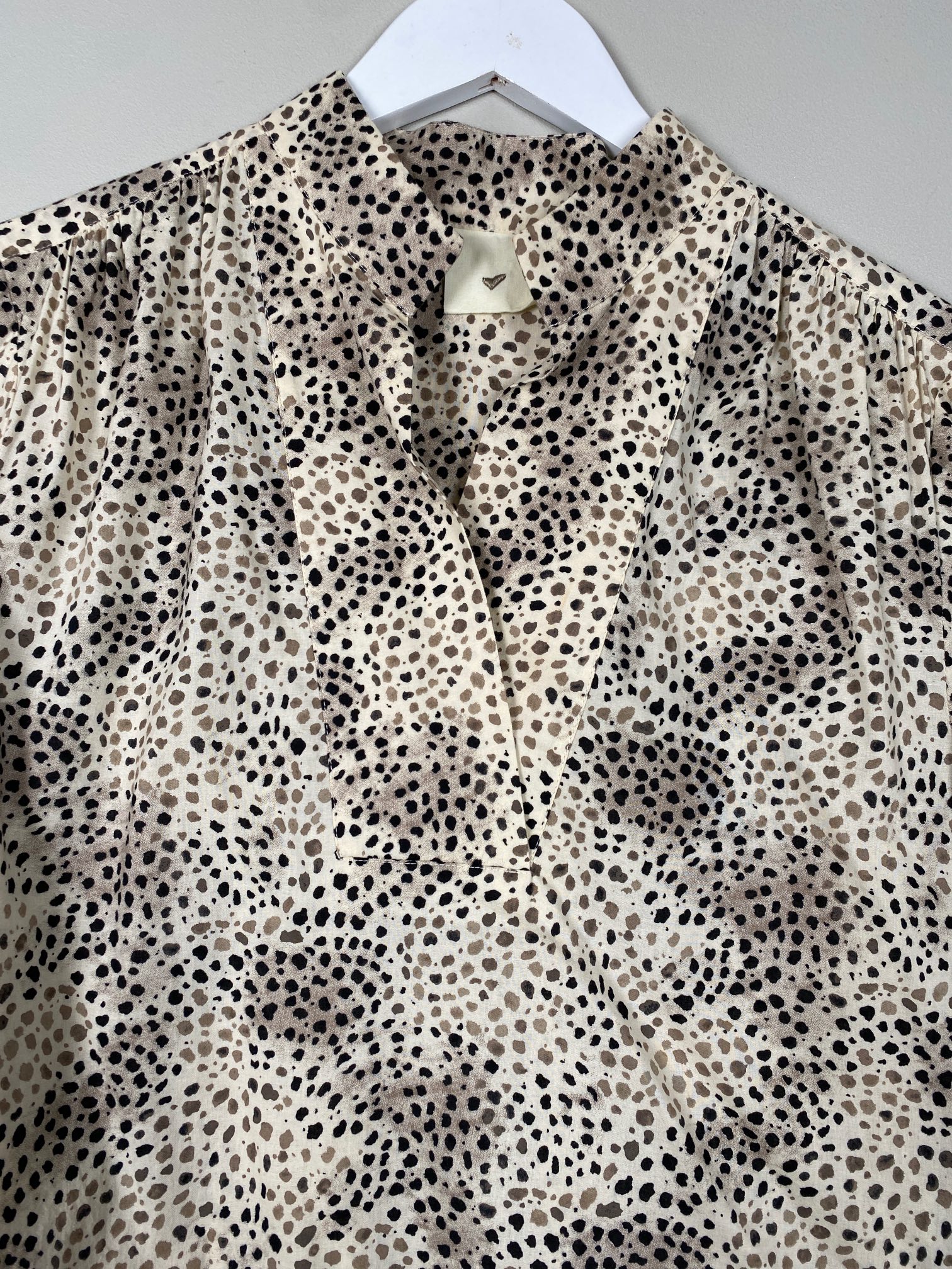 Julie Fagerholdt str. 36 <br/> bluse med skønt print - Billede 2