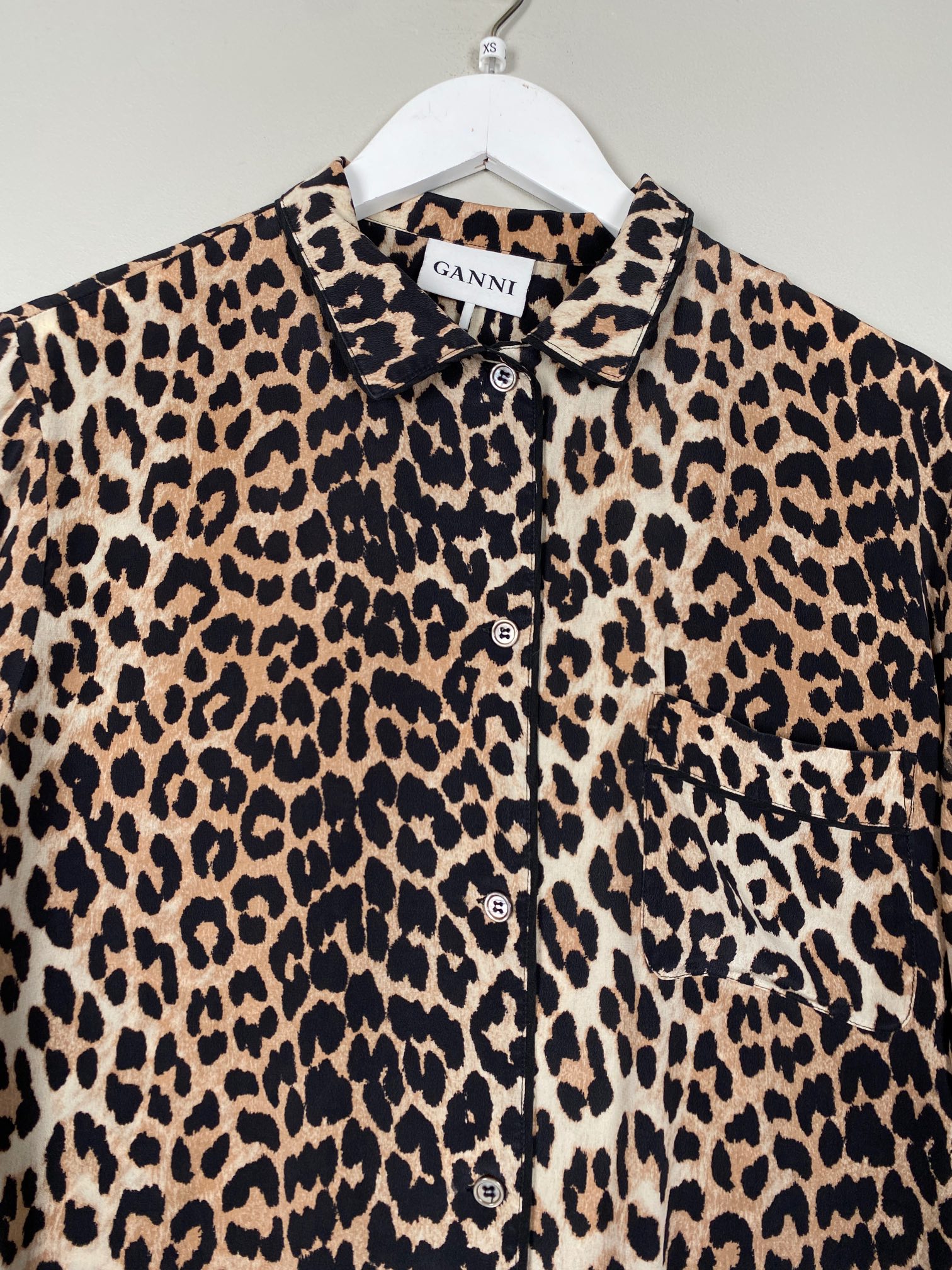 Ganni str. XS <br/> Skjorte leopardprint med lommer - Billede 2
