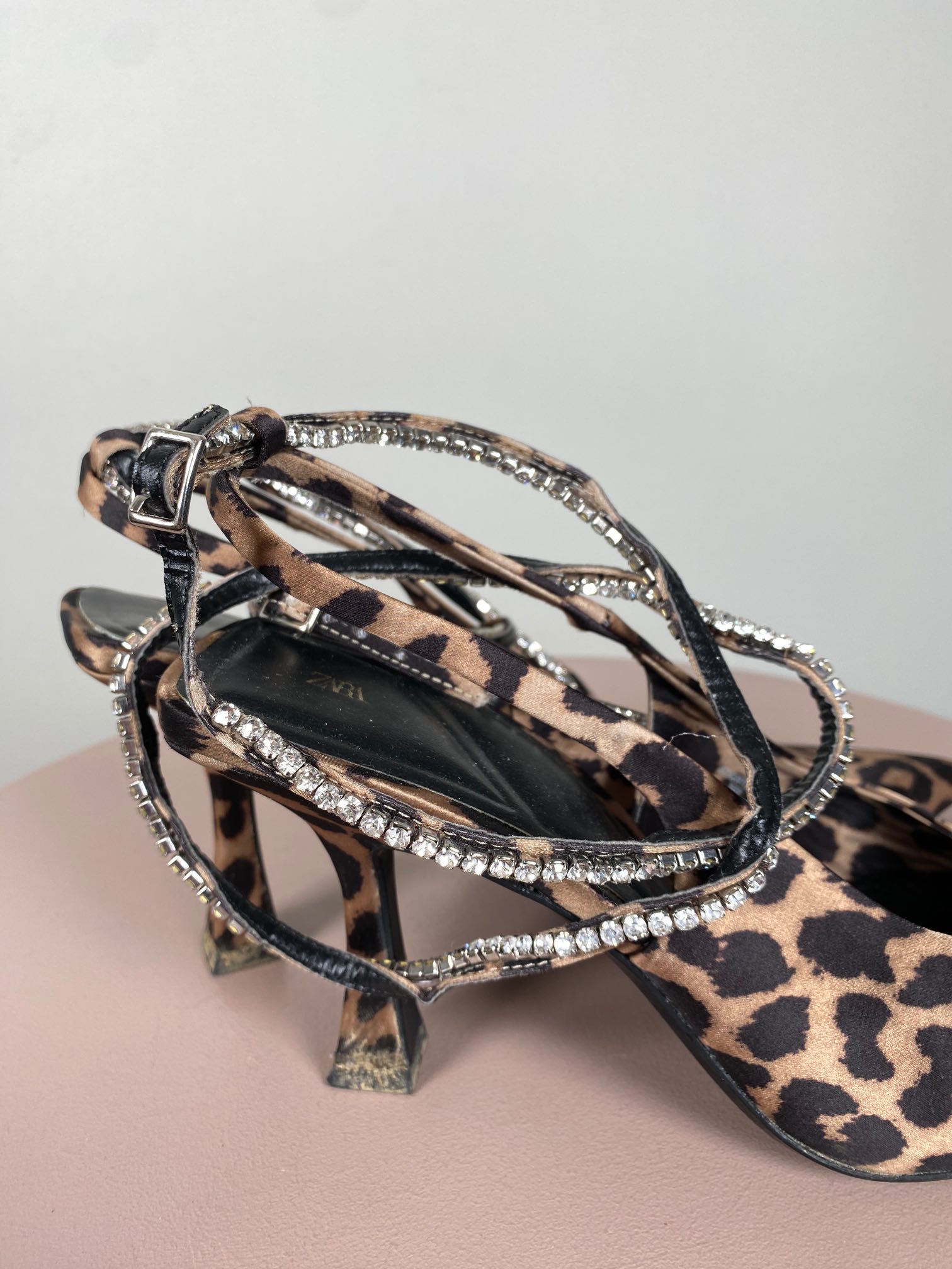 Zara str. 38 <br/b> leopard stilletter med diamant bånd - Billede 4
