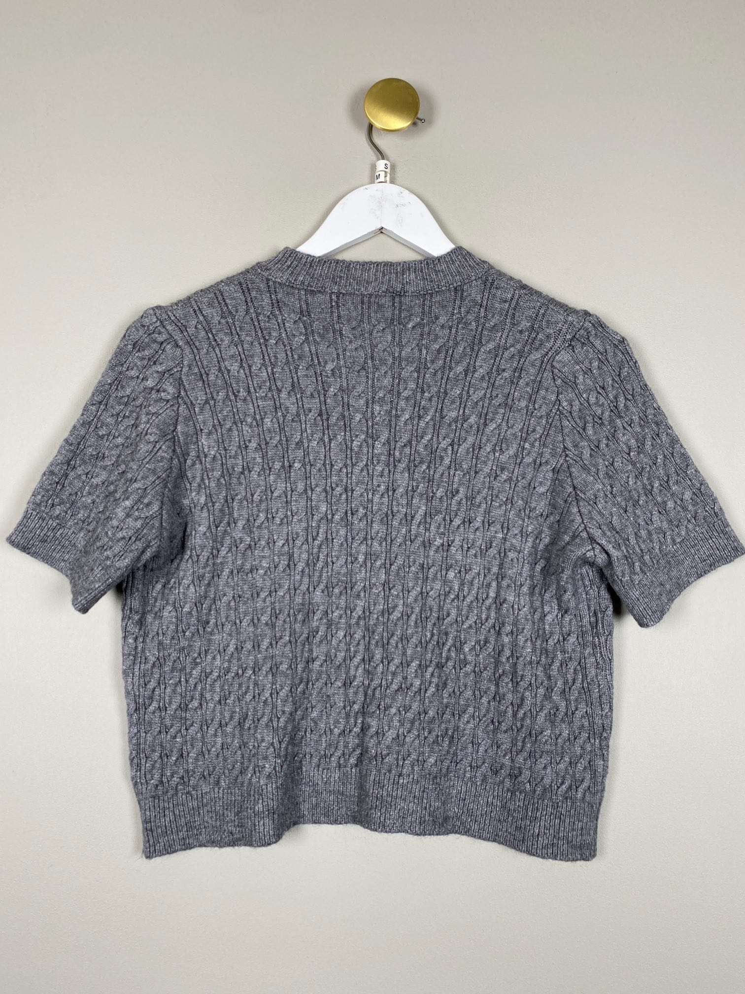 Cardigan str. S/M <br/> grå cardigan i kabelstrik - Billede 3