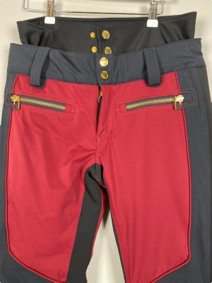 SOS Doll str. 38 <br/> Skibuks sort bordeaux med guldknapper