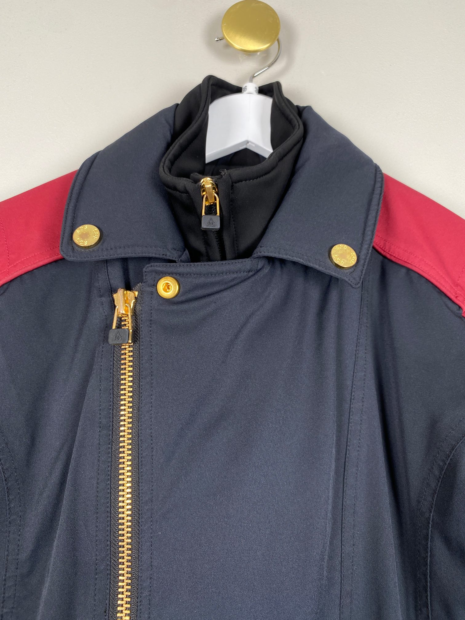 SOS Doll str. 36 <br/> Skijakke sort bordeaux med guldknapper - Billede 2