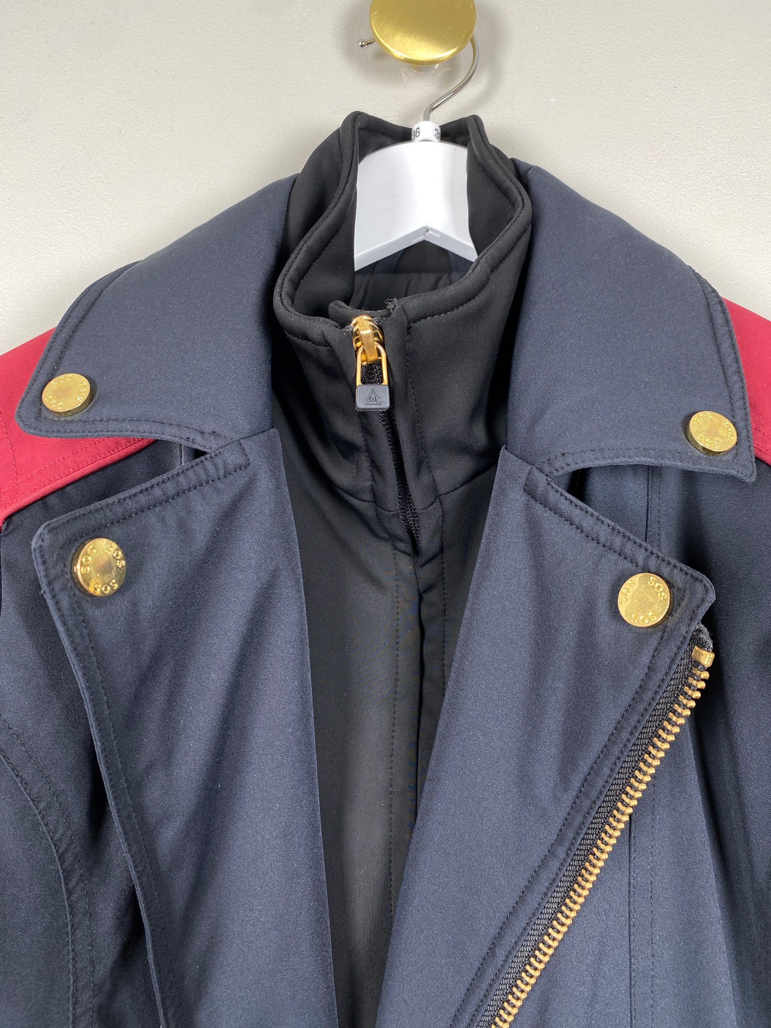 SOS Doll str. 36 <br/> Skijakke sort bordeaux med guldknapper - Billede 3