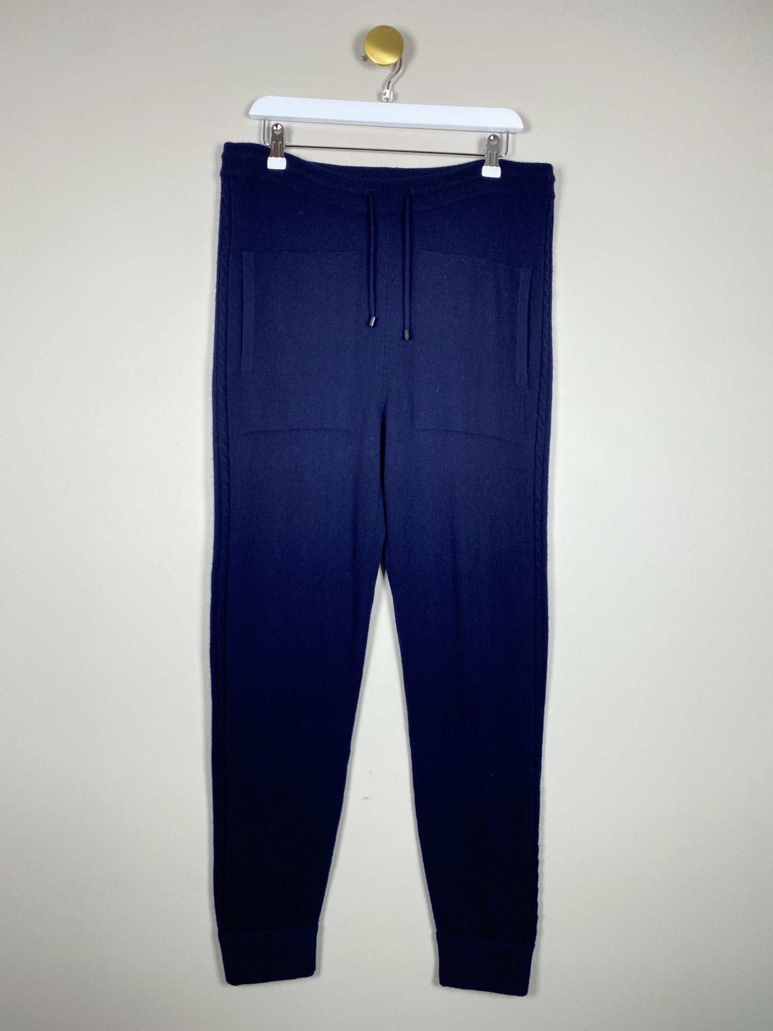 Phil & Wee str. m <br/> Marineblå lommer og kabelstrik i siden