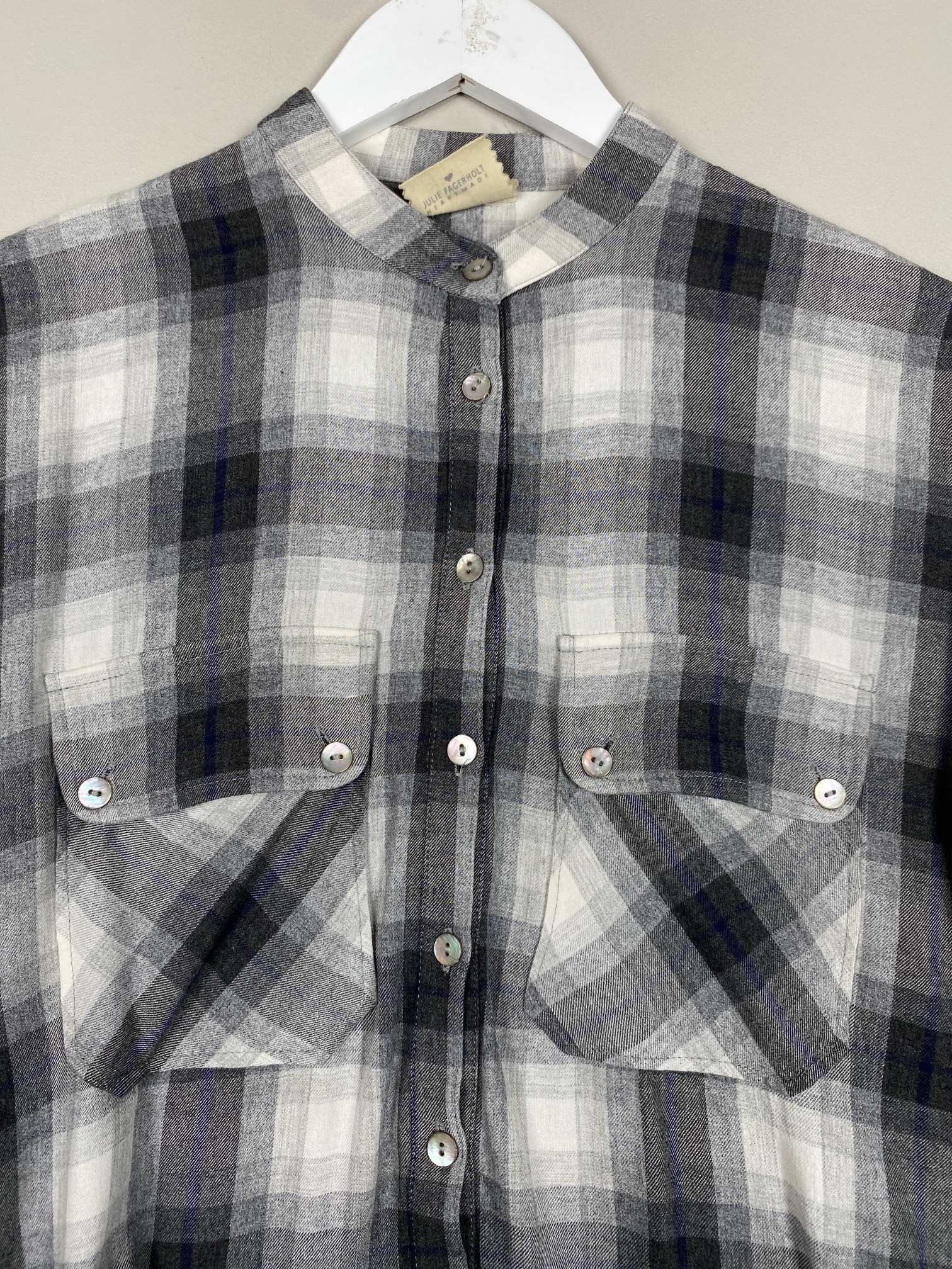 Julie Fagerholt str. 34 <br/> gråternet skjorte - Billede 2