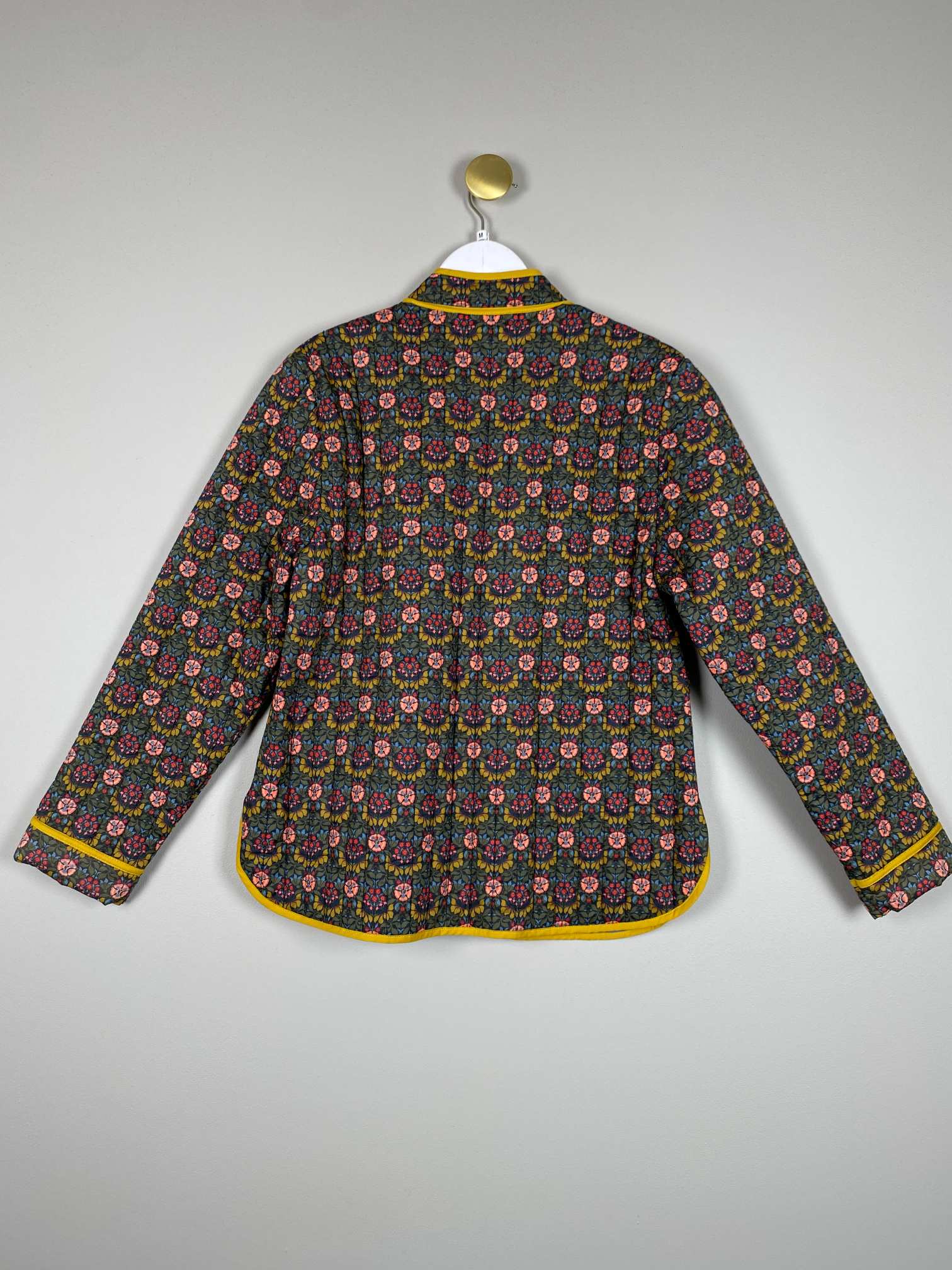 Holly 12 str. M <br/> quiltet jakke med blomstermotiv - Billede 3