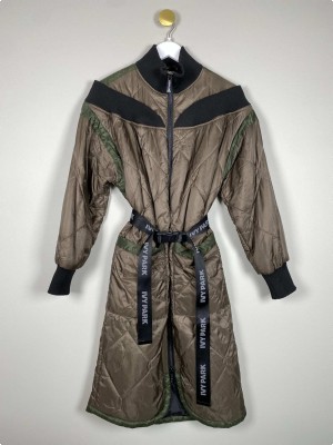 Ivy Park str. XS <br/> lang olivengrøn dunjakke med bælte