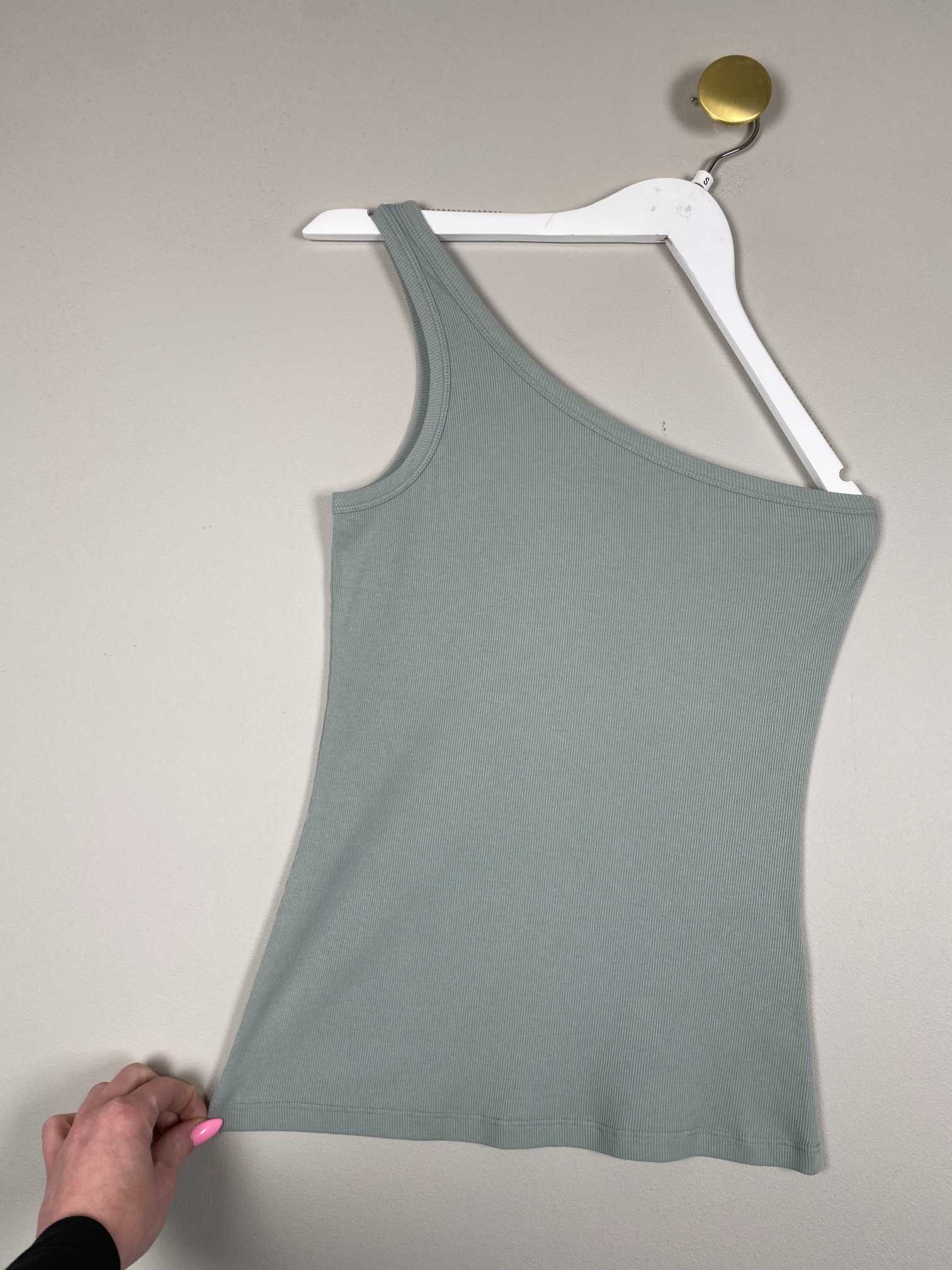 Modstrøm str. S <br/> grøn one-shoulder top