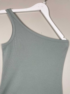 Modstrøm str. S <br/> grøn one-shoulder top