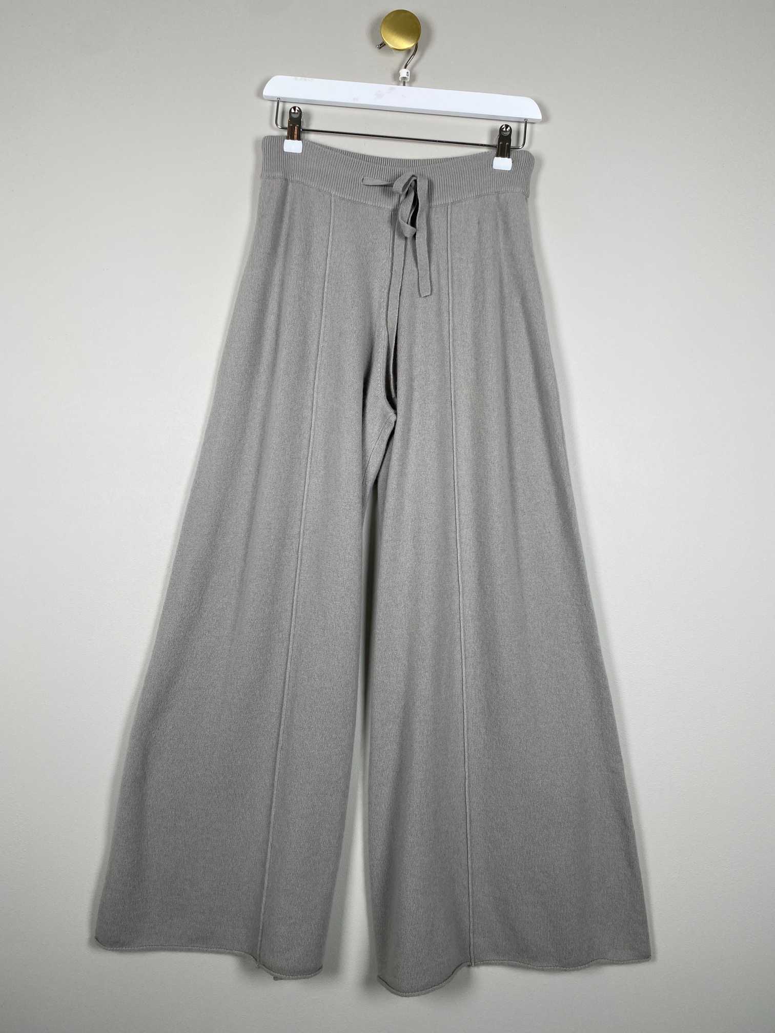 Lisa Yang str. S <br/> gråbrun strik buks