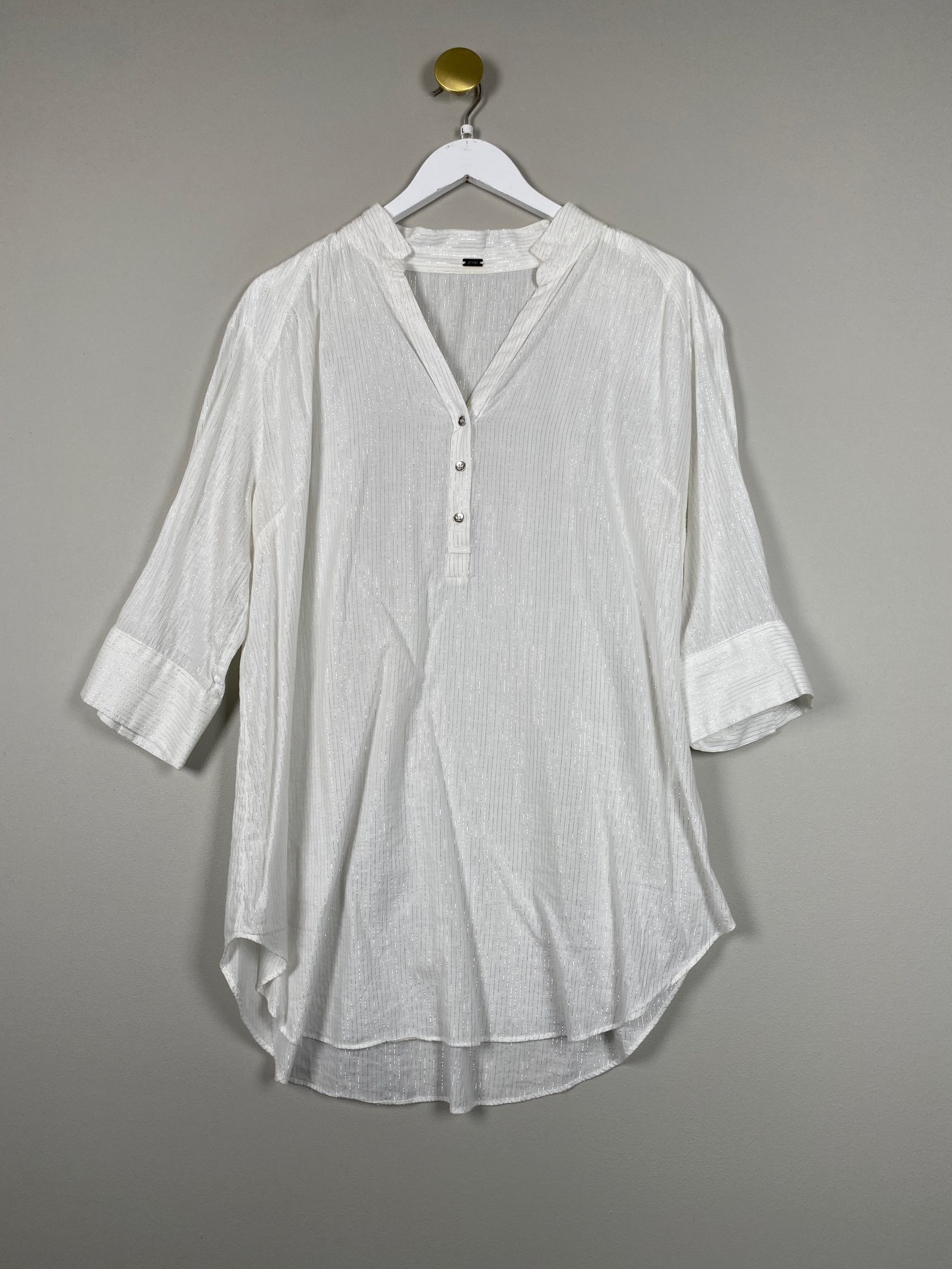 Gustav str. L <br/> hvid skjortebluse med sølvstriber