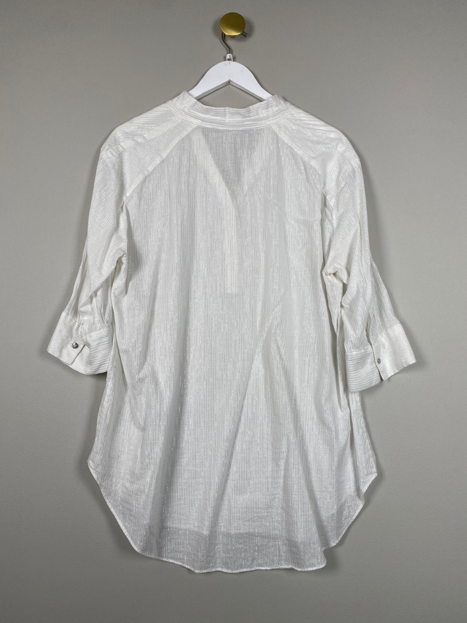 Gustav str. L <br/> hvid skjortebluse med sølvstriber - Billede 3