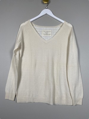 Fine Collection str. XS <br/> råhvid cashmerebluse med hulmønster på ryg