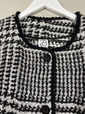 2-biz str. L <br/> sort og hvid cardigan