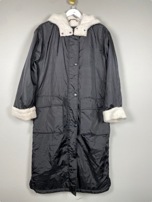 Asos Design str. 34<br/> lang sort frakke med teddy foer