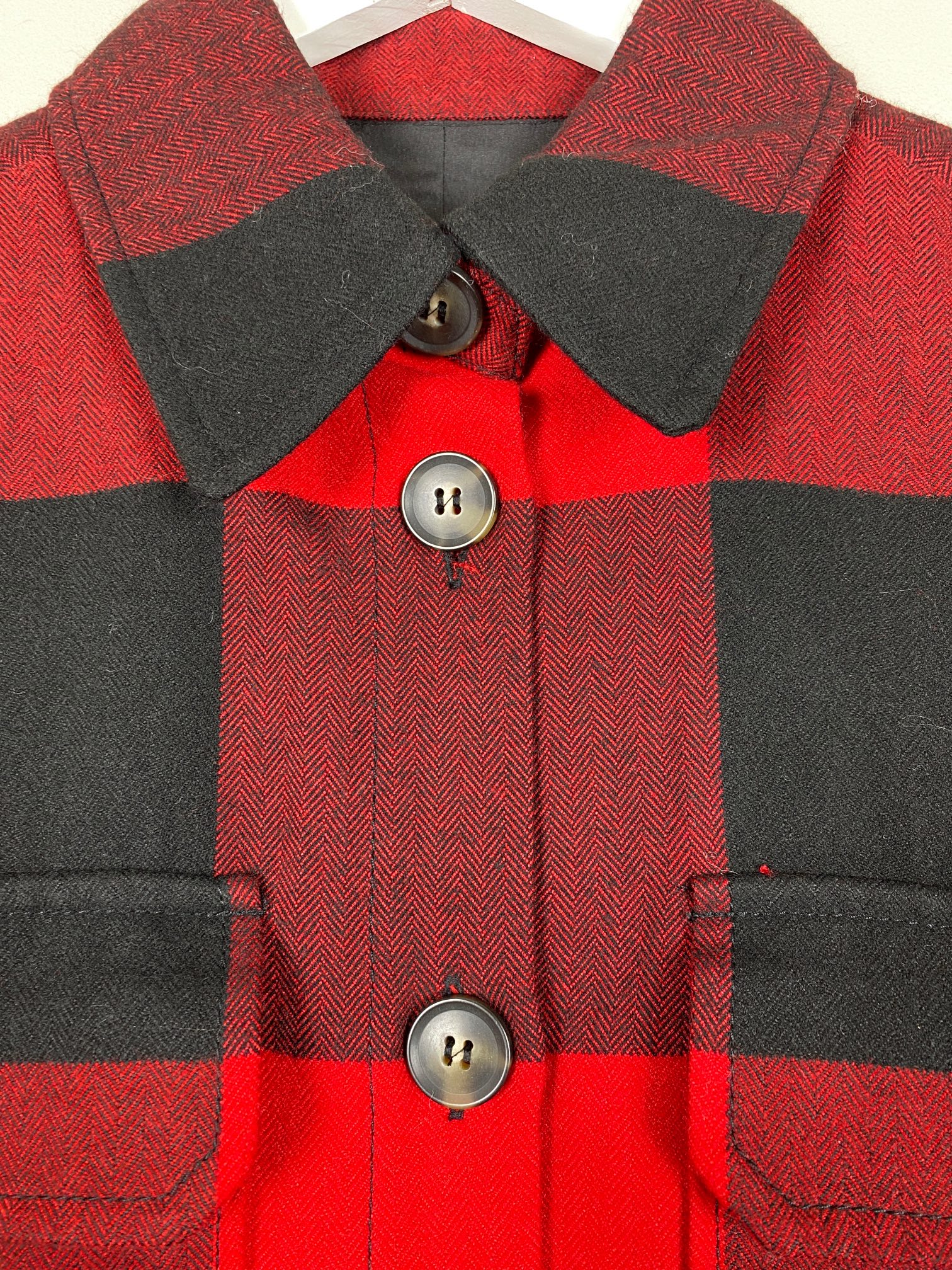 Rødternet jakke med foer str. S/M - Billede 2