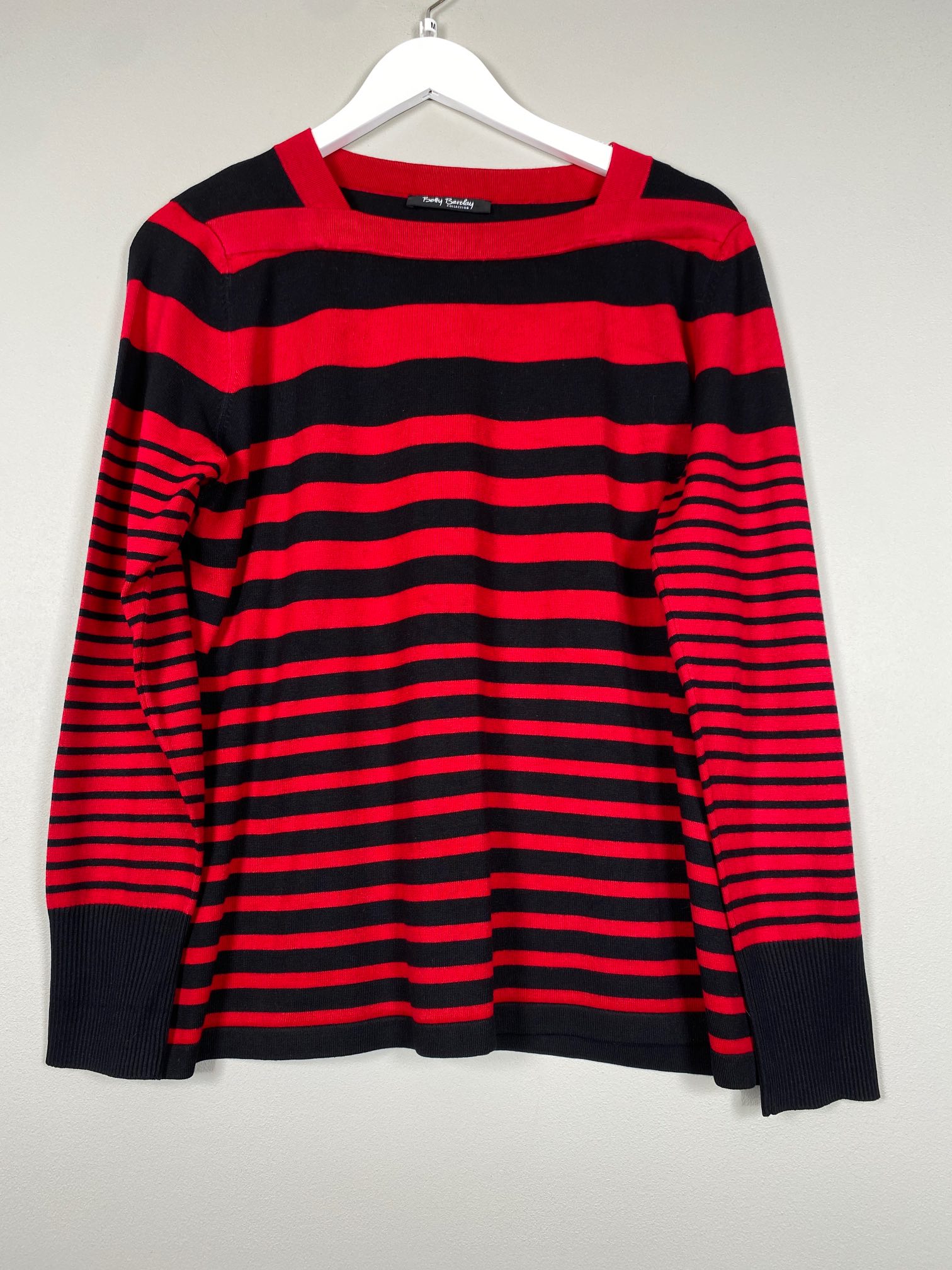 Betty Barclay str. M <br/> sort og rød stribet bluse
