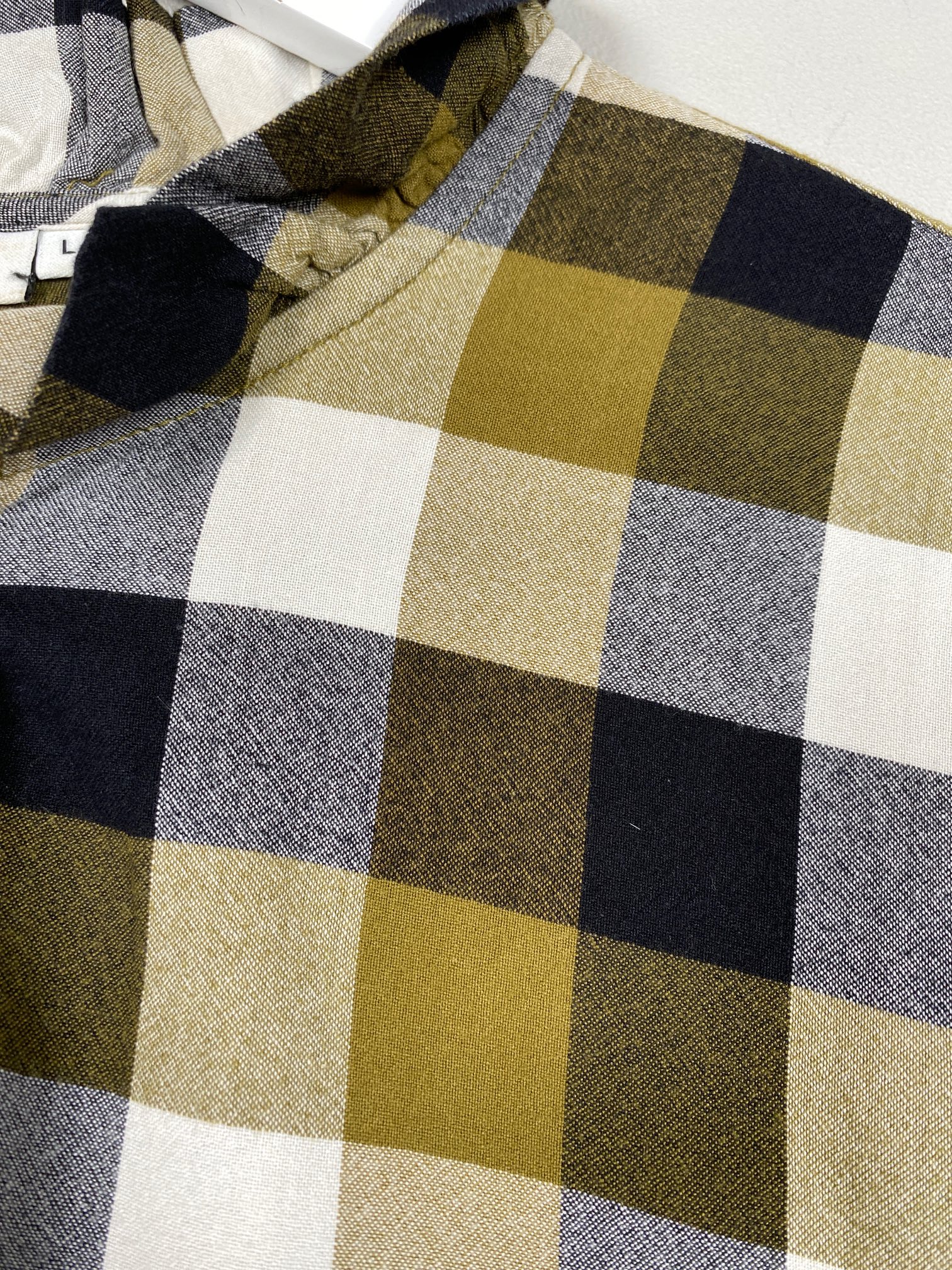 Masai str. L <br/> Olivengrøn sort offwhite ternet skjorte - Billede 2